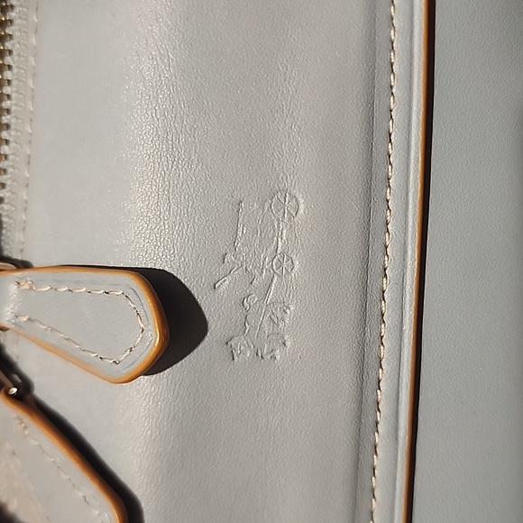 COPY - NEW COACH HANDBAG SEND OFFERS! - Picture 2 of 8